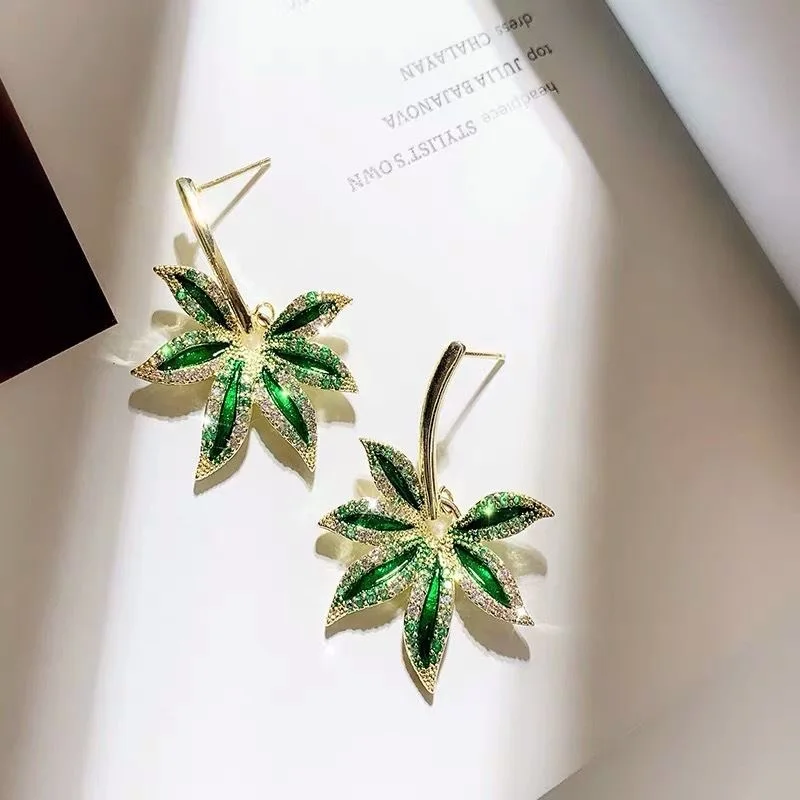 

Free Shipping New Fashion Earrings Green Earrings Personality Rhinestone Leaf Earrings Silver Needle Earrings