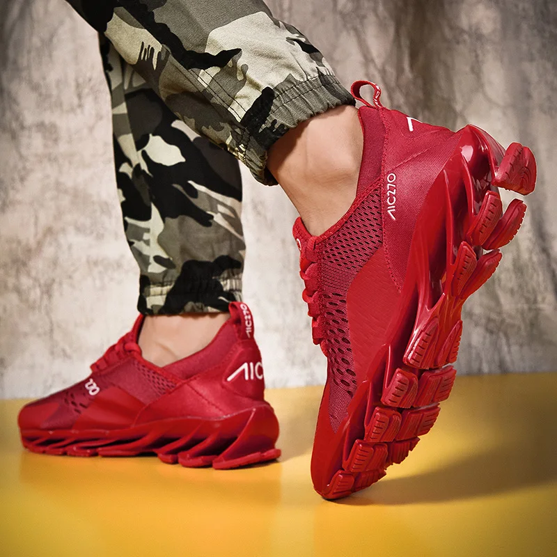 

Autumn in 2019 fashion luxury designer mens shoes designer platform sneakers vintage triple red bottoms yeezys air casual shoes
