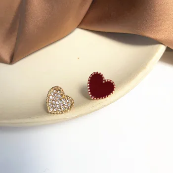 

Asymmetric Crystal Fashion Lady Heart Stud Earrings Vintage Simple Geometric Red Peach Heart Earrings for Women Wedding Jewelry