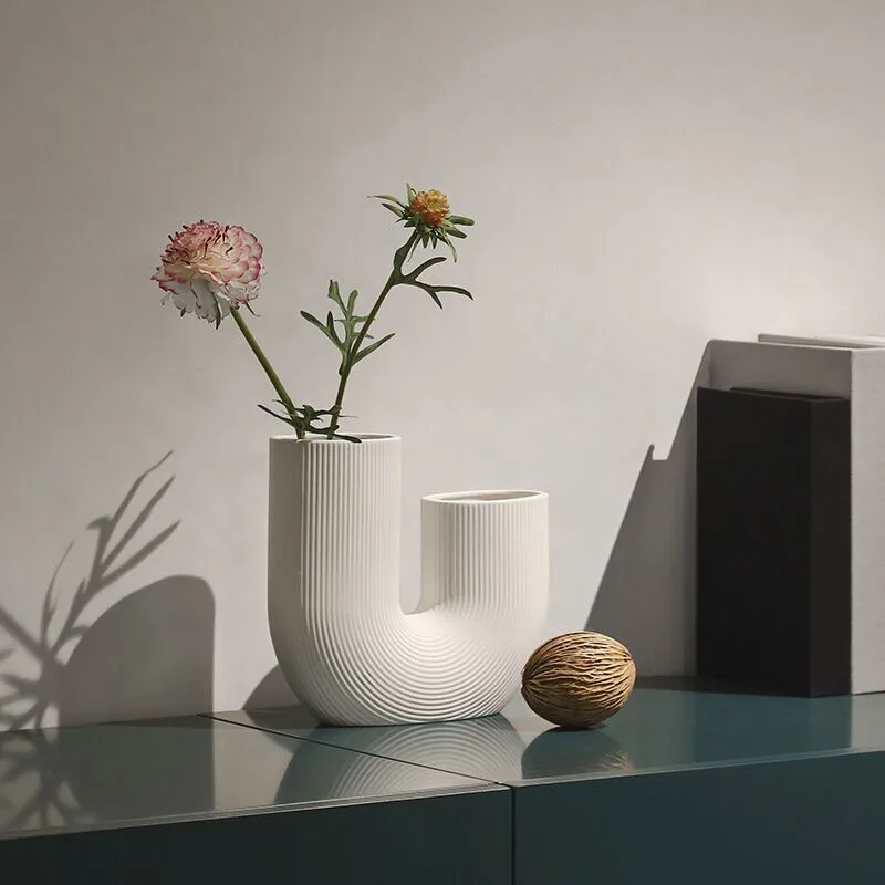 Set di vaso da fiori e brocca in ceramica stile crema, decorazione floreale di alta qualà per il soggiorno, brocca in ceramica leggera di lusso per hotel boutique, annaffiatoio | SHEIN ALIA