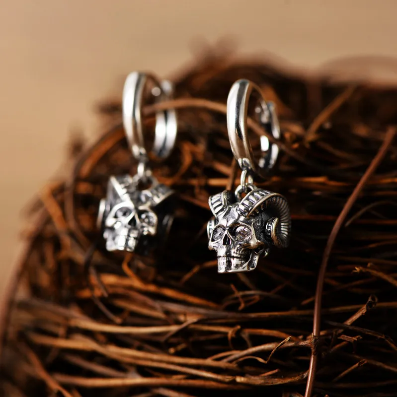 Claws Skull Domineering Men and Women Earrings Ear Buckles Trendy Hip Hop Earrings for Men Personglity Jewelry Gift animal earrings