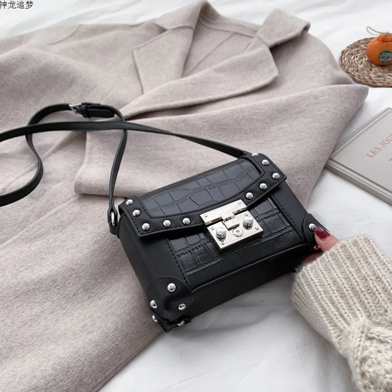 

Female Rivet Crossbody Bags For Women 2020 Leather Luxury Handbags Designer Sling Sac A Main Ladies Hand Shoulder Messenger Bag