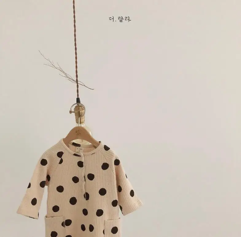 black dots Комбинезон в горошек для маленьких мальчиков и девочек, хлопковый Модный осенне-зимний комбинезон для детей 6-24 месяцев, HH351 - Цвет: black dots