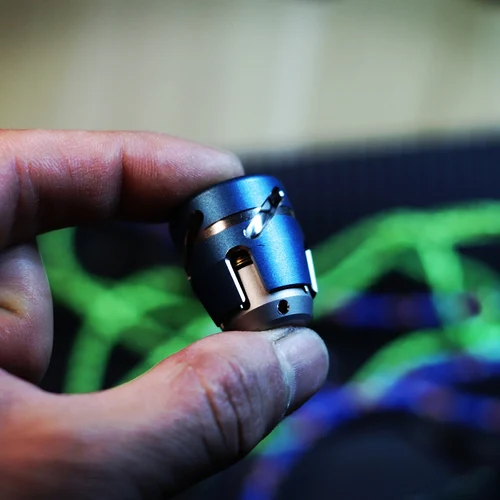 Ti blue twill Темное вещество, Гироскопический нож третьего поколения с кончиком пальца, падающий титановый сплав из нержавеющей стали, играйте со взрослыми, декомпрессия, EDC - Цвет: Ti blue twill