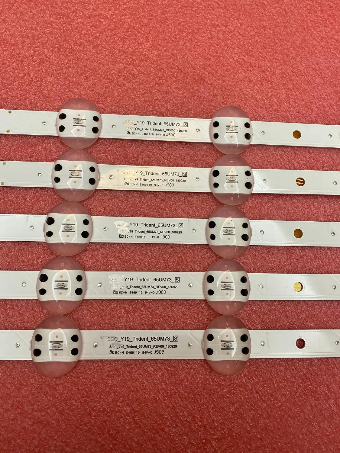 Светодиодная лента для подсветки LG 715 LGIT 65UM7300AUE ssc_y19 _ trident_65um73 s E469119 новинка 40