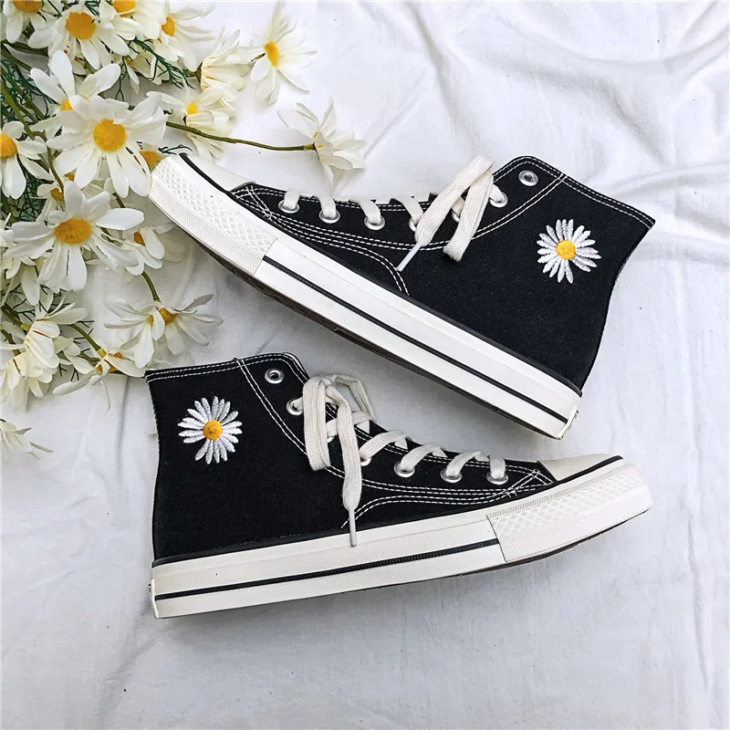 

Spring New Style Men Shoes Cool Daisy Men Casual Canvas Shoes Hight-top Breathable Trendy Shoes Students Breathable Sneakers