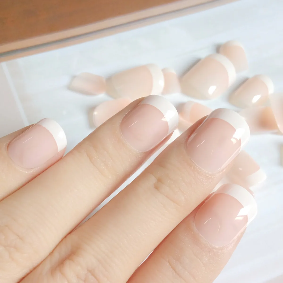 Natural French Artificial Fake Nails Short Size Stiletto False Nails Easy Wear Lady Fingernails For Manicure Glue On Nails Z226 - Color: Z185