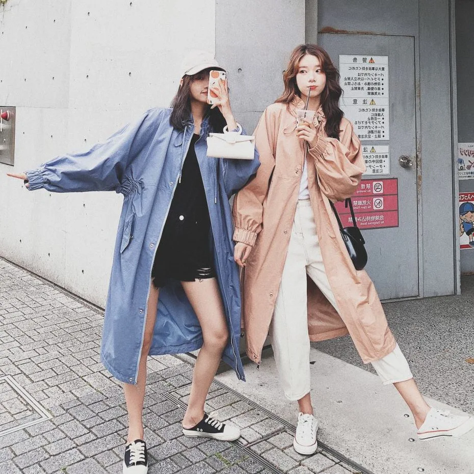 

Photo Shoot Hong Kong Flavor CHIC Sense of Design hua bao ling Warm Orange Pleated Bat Sleeve Loose-Fit BF Workwear Trench Coat