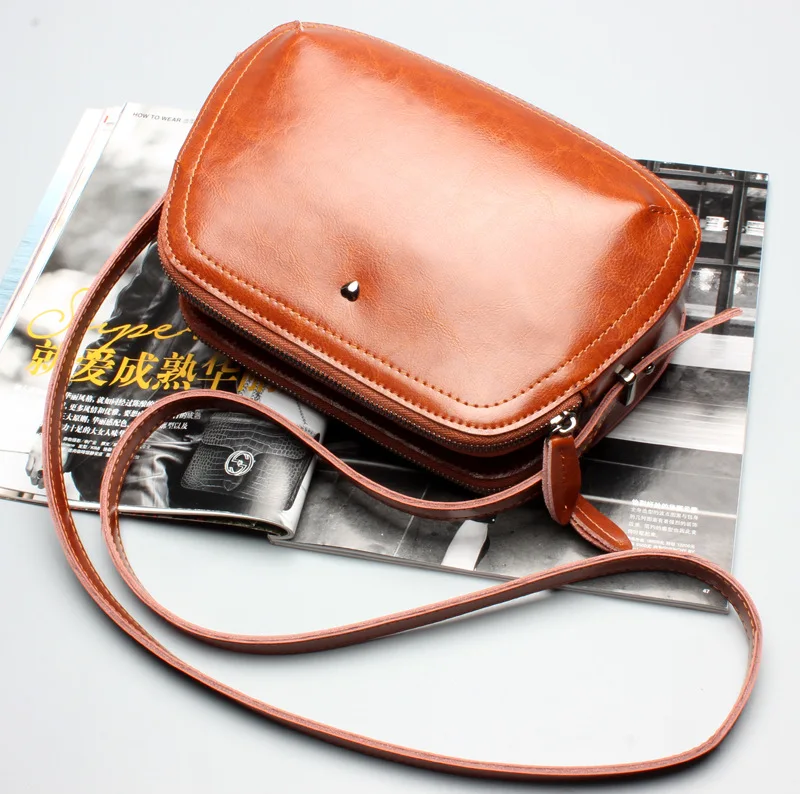 

2017 Versitile Fashion Oil Wax Leather Bag Oval Stereo Type Bag