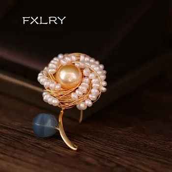 

FXLRY New Elegant High-end Handmade Baroque Pearl Chalcedony Brooch Individual Corsage Coat Jacket Accessories