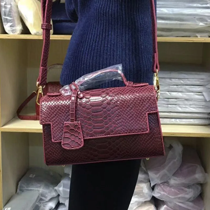 

Fashion Maroon Python Clutch Ladies Bag Snake Pattern Leather Shoulder Bags Women Hot Saudi Arabic Hot Ins Bag