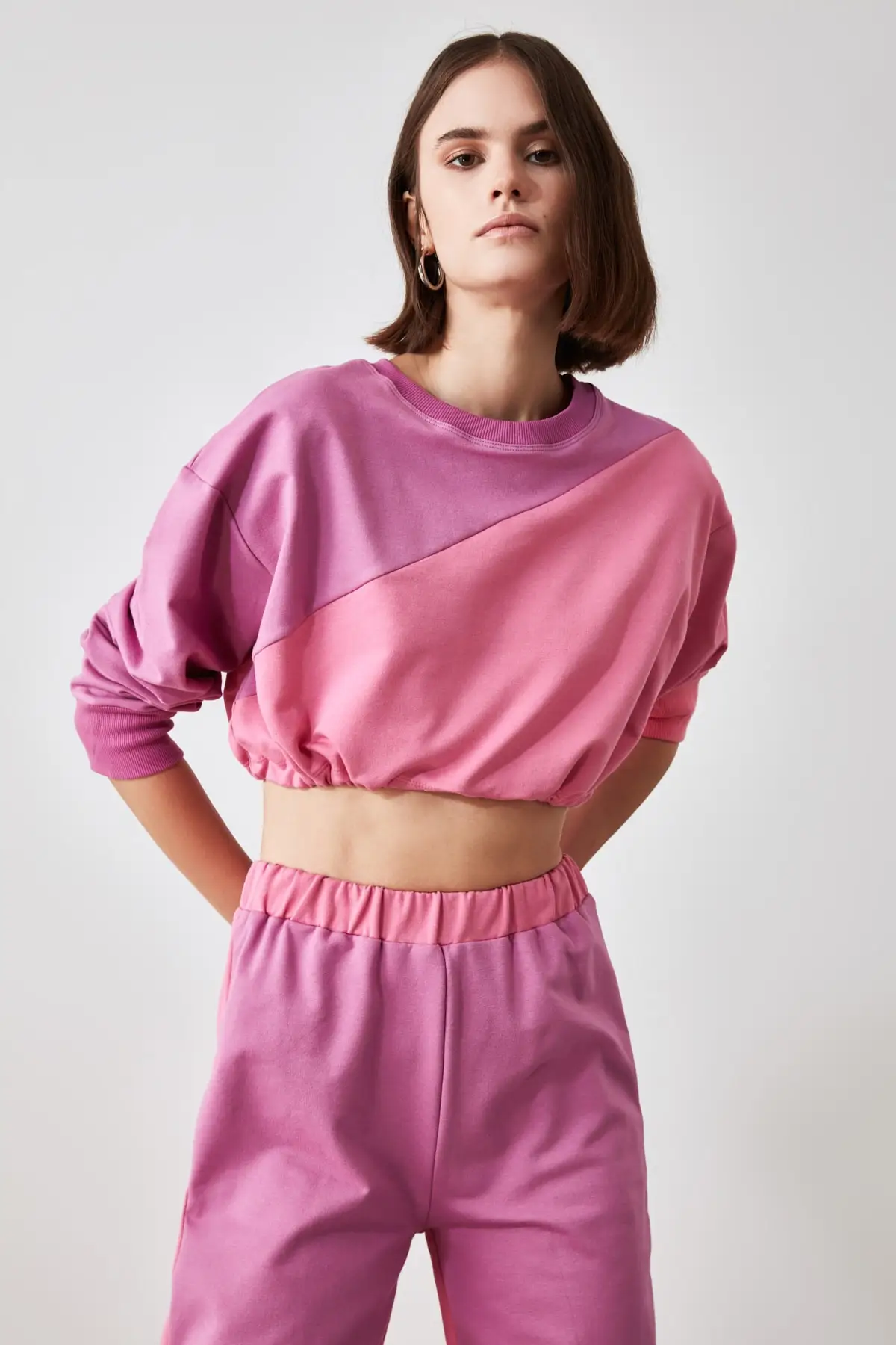 Укороченный трикотажный свитшот с цветными блоками TWOSS20SW0085 | Женская одежда