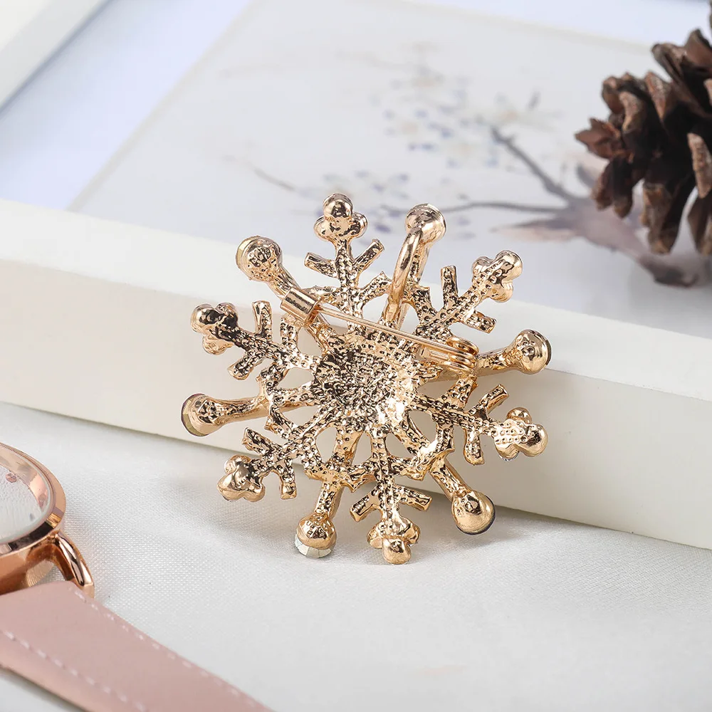 Европа и Америка Креативный-женская простая Рождественская Снежинка модельная брошь Лидер продаж аксессуары из сплава