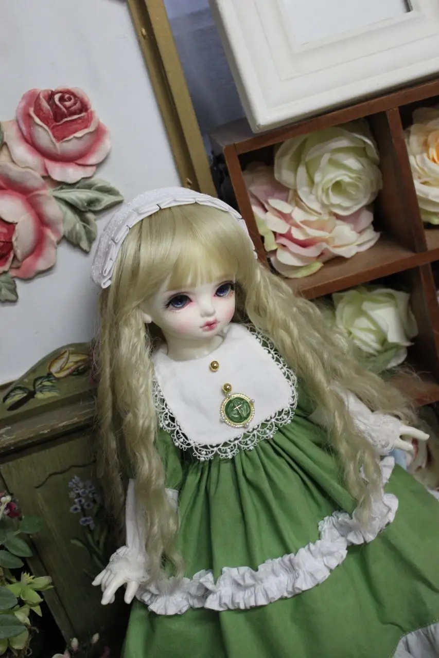 

BJD Doll Clothes for 1/3 1/4 1/6 Blythes Size Fashion Suit Green Garden Maid Palace Apron Doll Accessories (Skirt + Tiara)