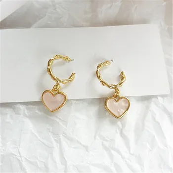 

Korean Fashion Sweet pink earrings minimalist style C word temperament Resin heart Stud Earrings For Women banquet jewelry