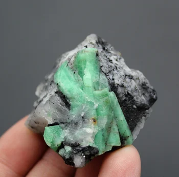 

54g Natural gem-grade green emerald mineral crystal specimens stones and crystals quartz crystals from china