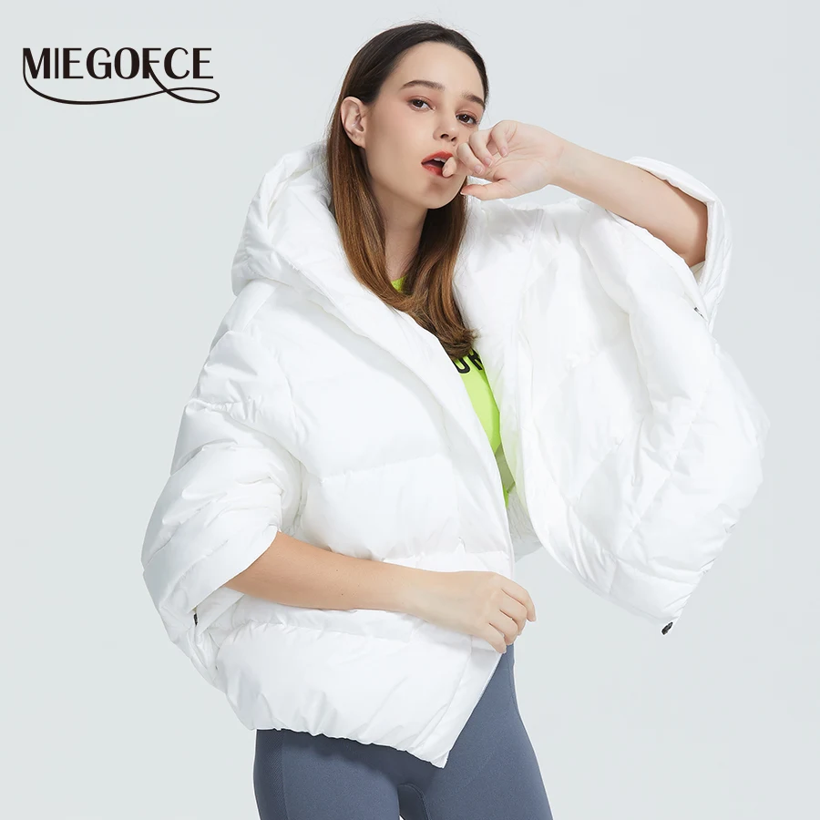 MIEGOFCE Новая зимняя женская куртка высокое качество яркие расцветки синтепон утепленные дутые куртки стойкий воротник с капюшоном Куртка утепленная свободного кроя
