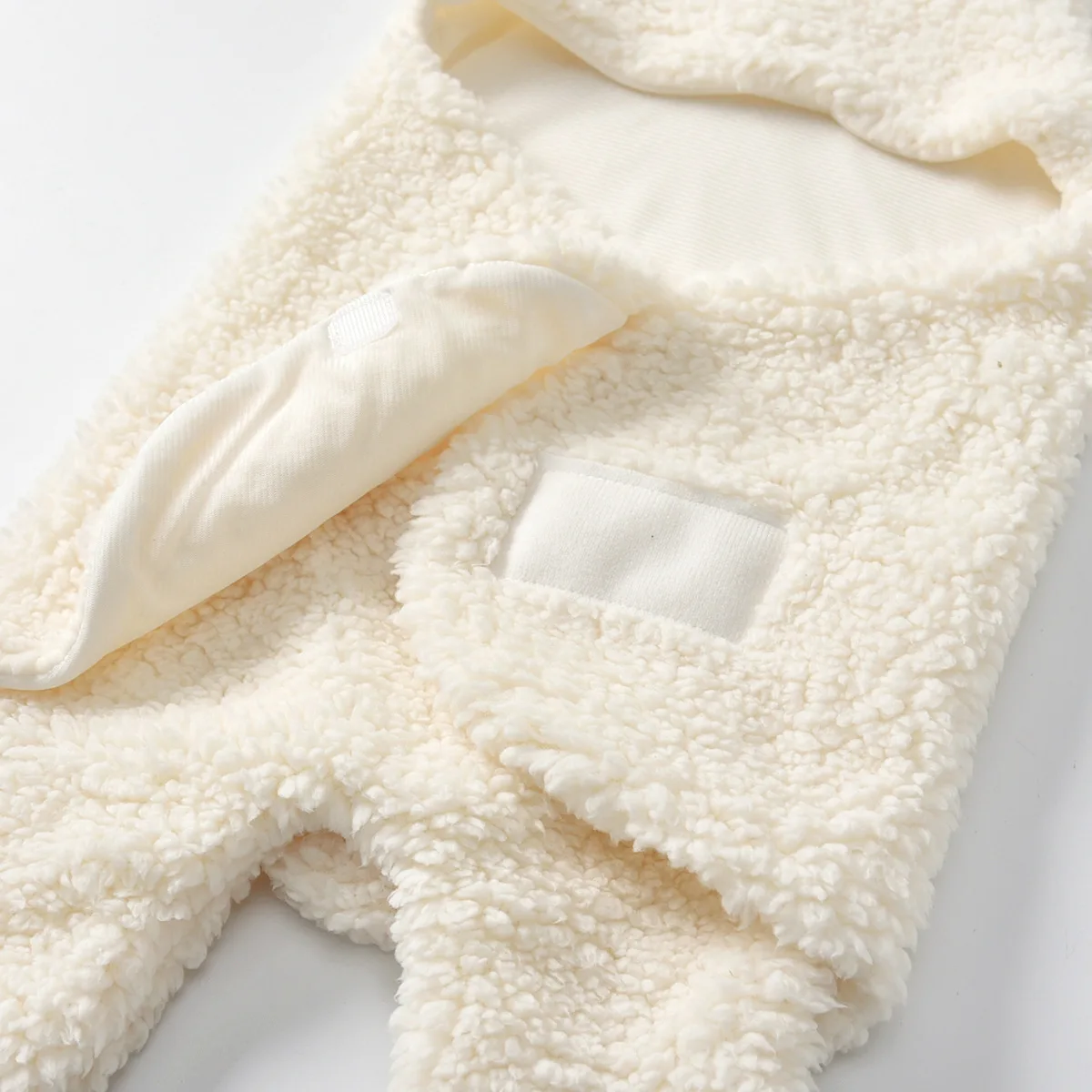 

Infant Super Soft Autumn and Winter Plush Swaddling Baby Cartoon Wool Lamb BABY'S BLANKET Blanket Baby Wrapping Blanket