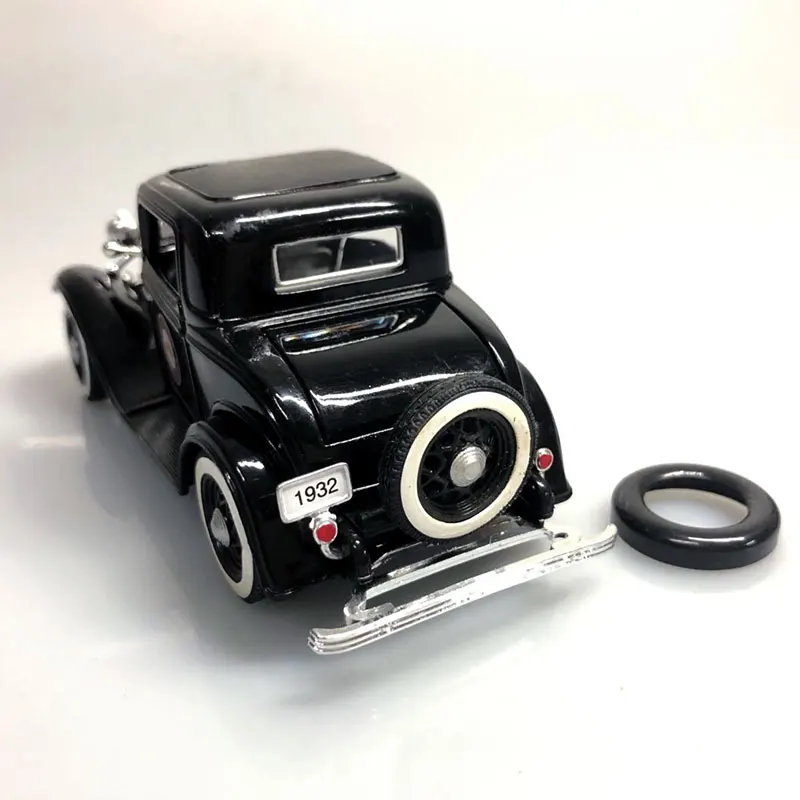 1932 Ford 3-Window Coupe (10)