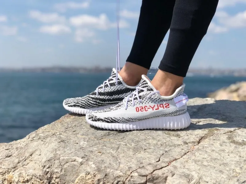 Футболка с принтом "Адидас Yeezy 350" 2