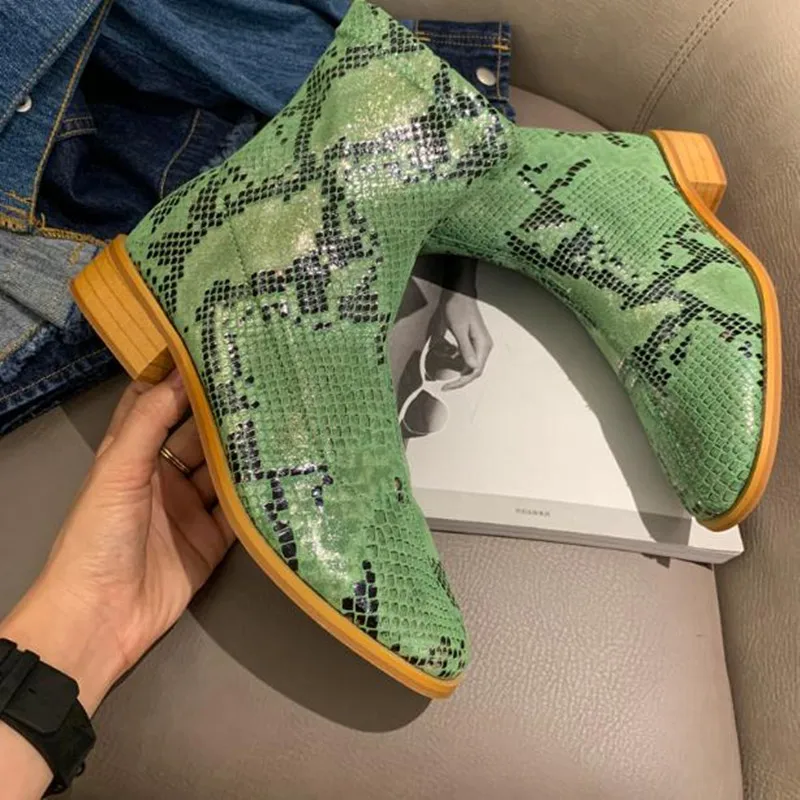 

2019 autumn new short boots women's fashion green snake pattern flat Chelsea boots side zipper Martin boots Casual women's boots