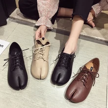 Tabi/туфли ниндзя на плоской подошве с перекрестной шнуровкой; однотонные женские лоферы; удобные мокасины из мягкой кожи; Женская офисная обувь в британском стиле