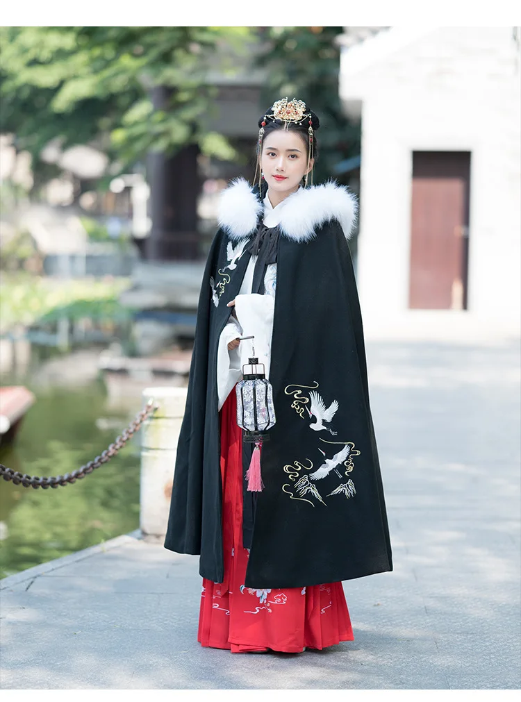 Женский плащ Hanfu зимний толстый черный цвета слоновой кости бархатный с