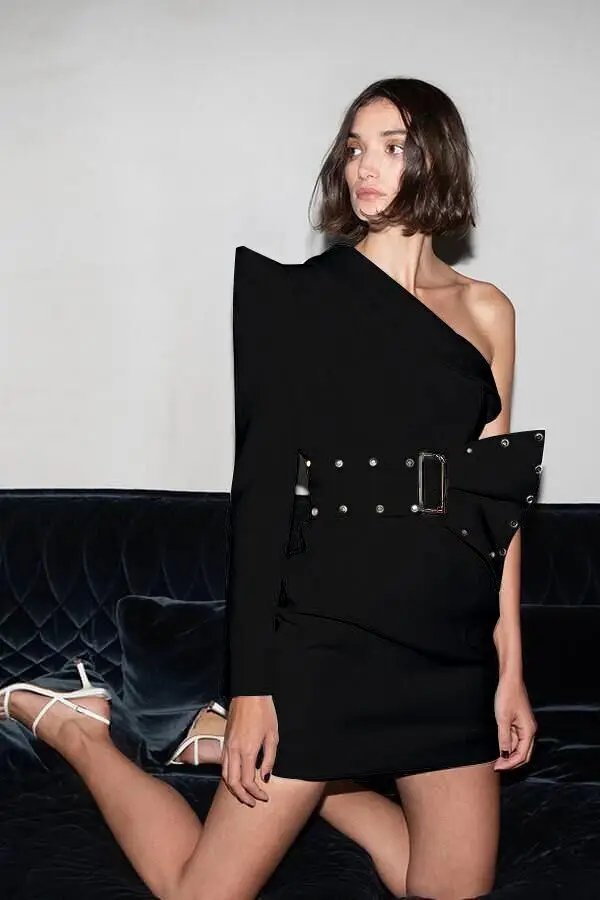 Мини-платье с поясом на одно плечо и открытой спиной 2019 новый стиль осенние