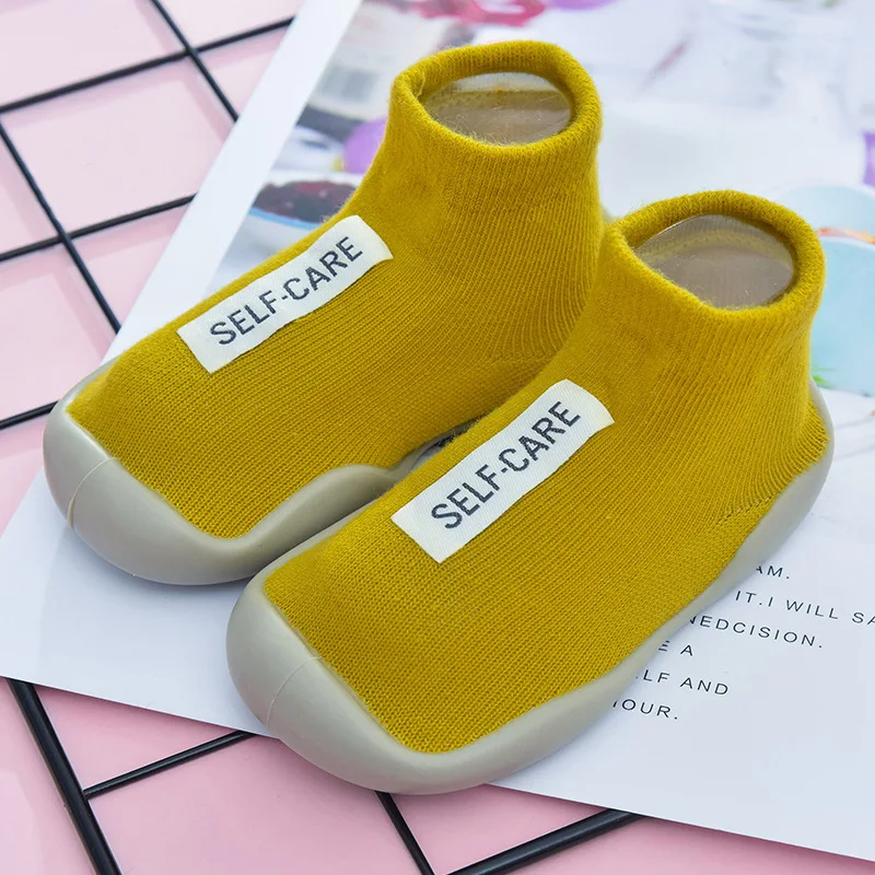 

Universal Baby Male and Female First Pair of Spring and Autumn Leisure Low-top Soft Rubber Sole Knitted Boots, Non-slip Walking