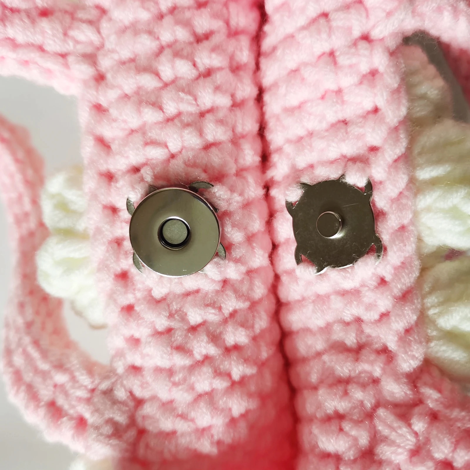 Рисунок 6 - Вязаный модный кошелек BomHCS с клубничным тортом