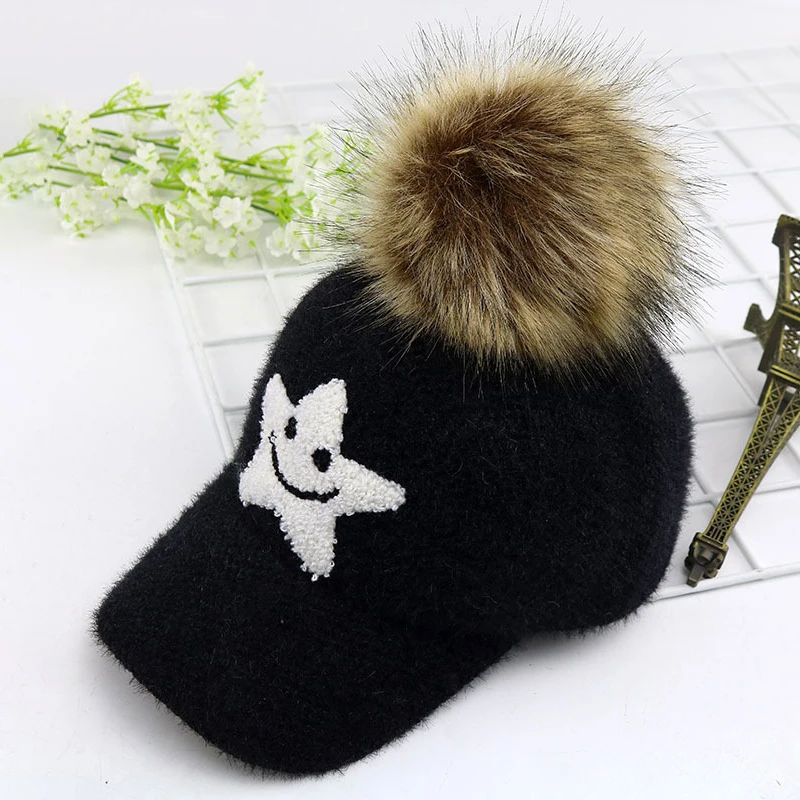 Новые модные милые для маленьких мальчиков теплое зимнее пальто для девочек со смайликом принт в виде звезд Вышивка хлопковая шляпа с помпонами, с принтом; сезон осень-зима Шапки высокое качество