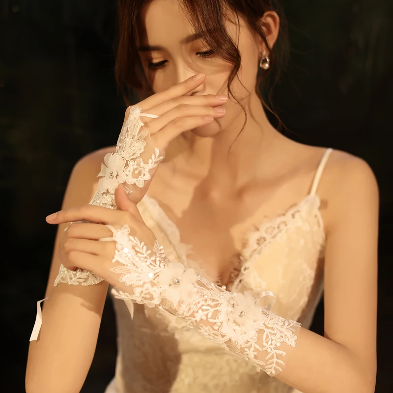 

Adult goods fingerless gloves 2020 wedding accessories short bride gloves Decal beading Lace ivroy