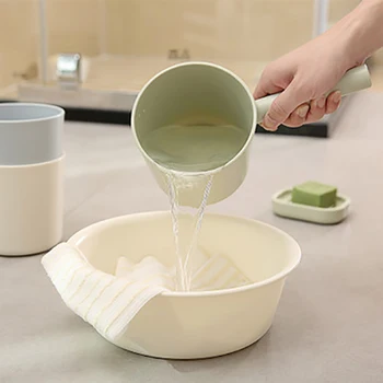 

1pcs household Kitchen Water Ladle Plastic Bathroom Water Scoop Cup Baby Kids Bath Shampoo Spoons Kitchen Tools