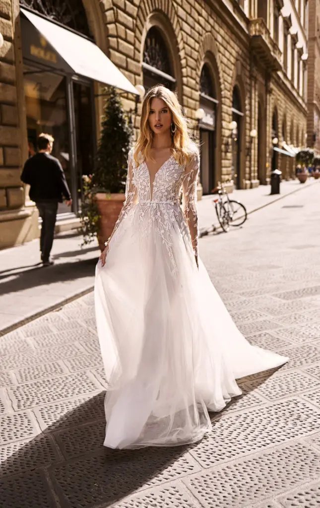 

Gorgeous New White Wedding Dress 2021 V-neck Long Sleeves A-Line Appliques Chiffon Bride Dresses vestido de noiva