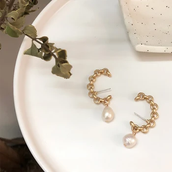 

New Creative Retro Metal Gold C Shaped Hollow Chain Drop Pearl Pendant Earrings Stud Earrings For Women Party Gift