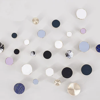 

New Black and White Hooks Simple European Wardrobe Locker Wall Hanging, Brass Wall Hanging Marble Shell Shell Clothes Hook