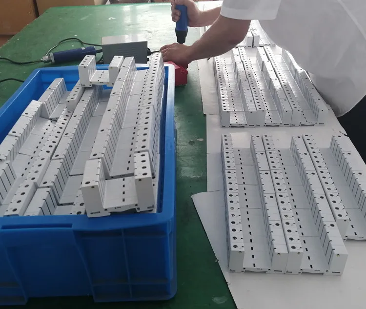 Защита от перенапряжения C40-4P 10ka~ 20ka 275V 385V 420V Ac Spd Дом защитный низковольтный разрядник устройство 2P+ N молниезащита