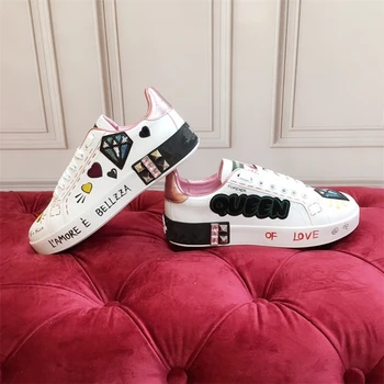 

Genuine Leather Women Sneakers Fashion Graffiti applique Heart Women Casual Shoes Round Toe lace up Women FLats Shoes plus size
