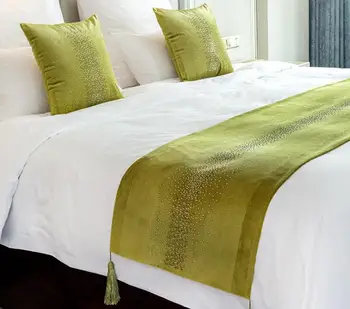 

Diamonds Ironing Bed Runner Velvet Bedspreads Luxurious Bed Flag Decorative Bed Cover 100% Polyester Without Pillowcases