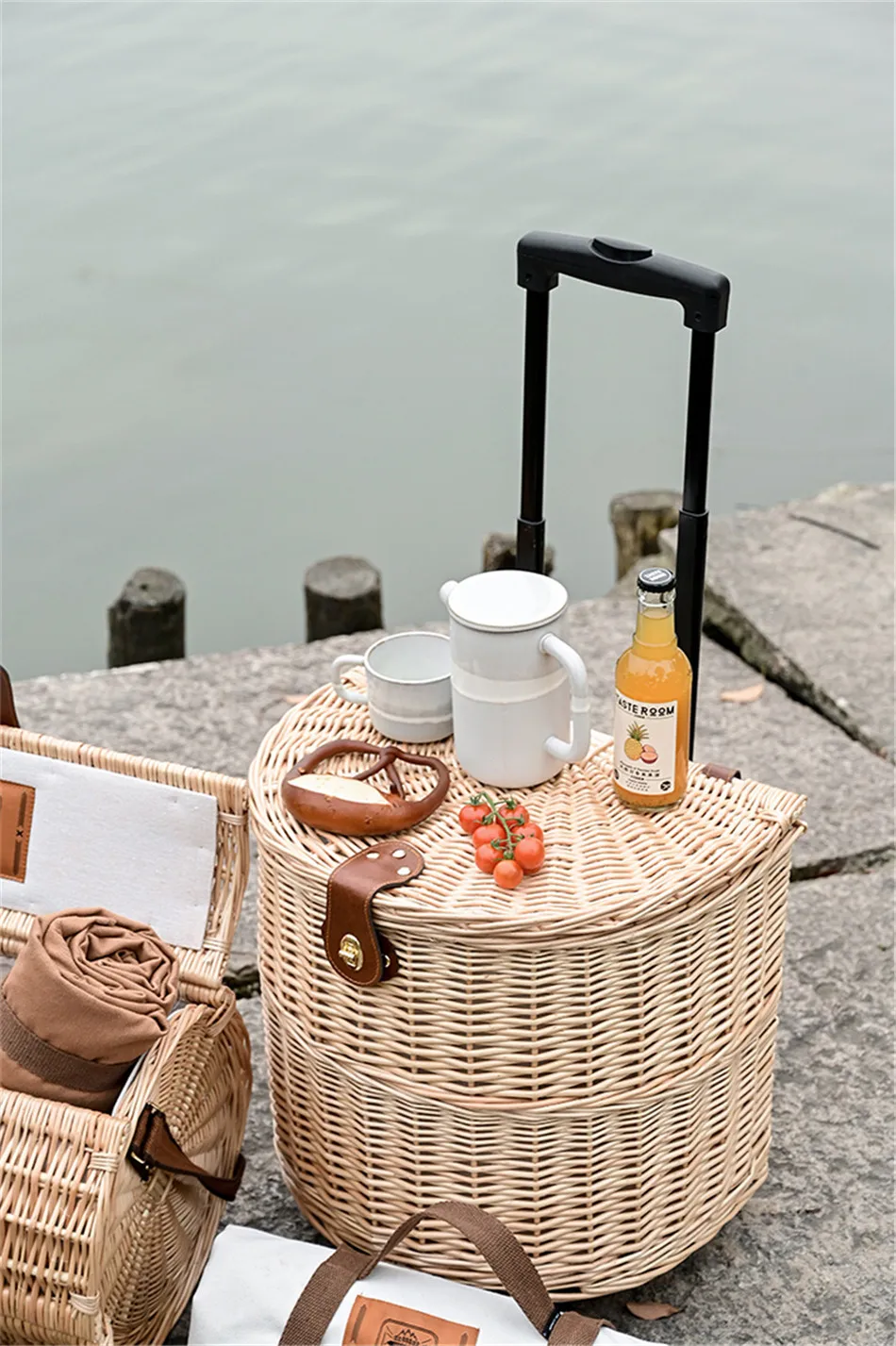 Rattan Trolley Picnic Basket Natural Wicker Weaving Lunch Baskets Wheels Family Outing Trip Picnic Bento Storage High Capacity