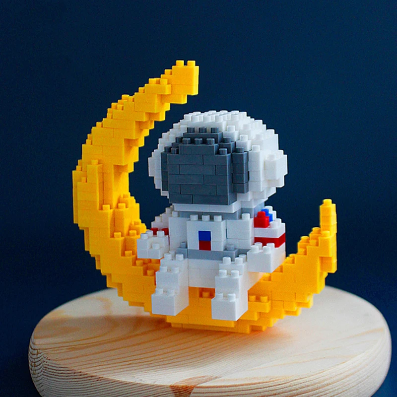 Details about   SC Space Adventure Astronaut White Helmet Model Mini Diamond Blocks Building Toy 