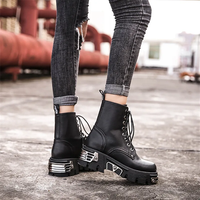 Ystergal/женские ботильоны в стиле панк; женские ботинки для верховой езды на толстой мягкой платформе 6 см; высокие военные ботинки с металлическим декором; Botas Mujer