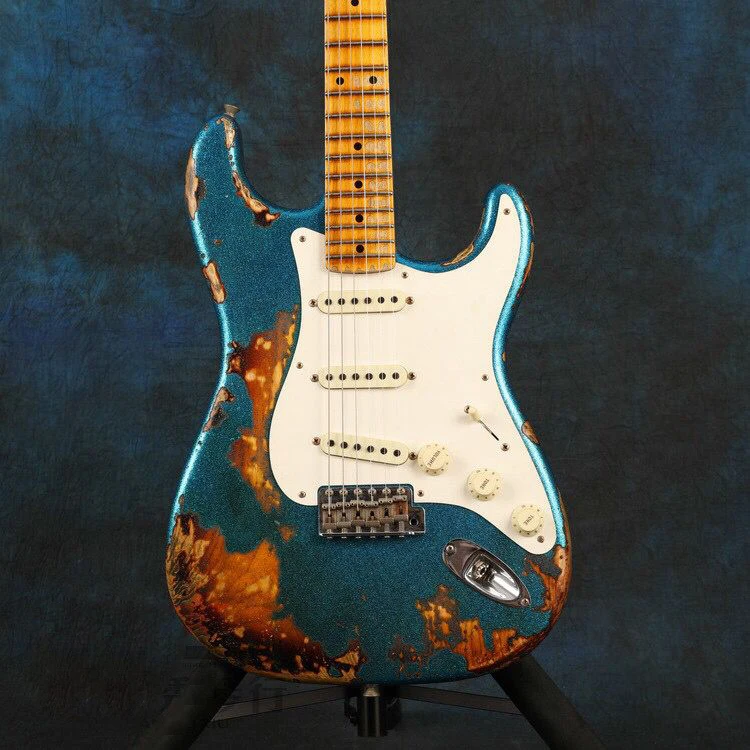 

Blue color Relics Electric Guitar,white pickguard,high quality pickups. Relics maple fingerboard.6 stings guitarra