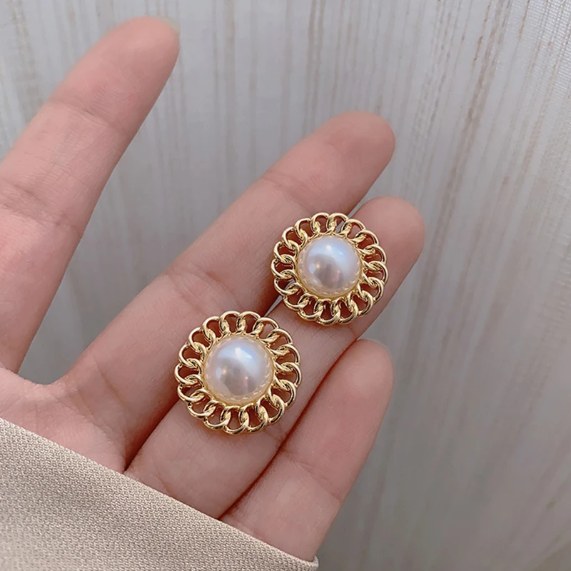 

New Korean Simple Gold Color Hollow Pearl Stud Earrings For Women Female Fashion Statement Pearl Stud Earrings Wedding Jewelry