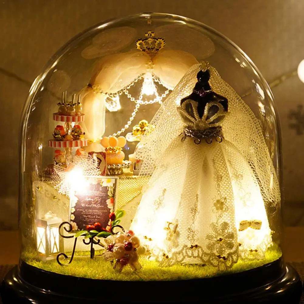 Миниатюрный дом замок пыленепроницаемый Свадебный костюм миниатюрный DIY Миниатюрный Кукольный домик комплект с музыкальным движением в