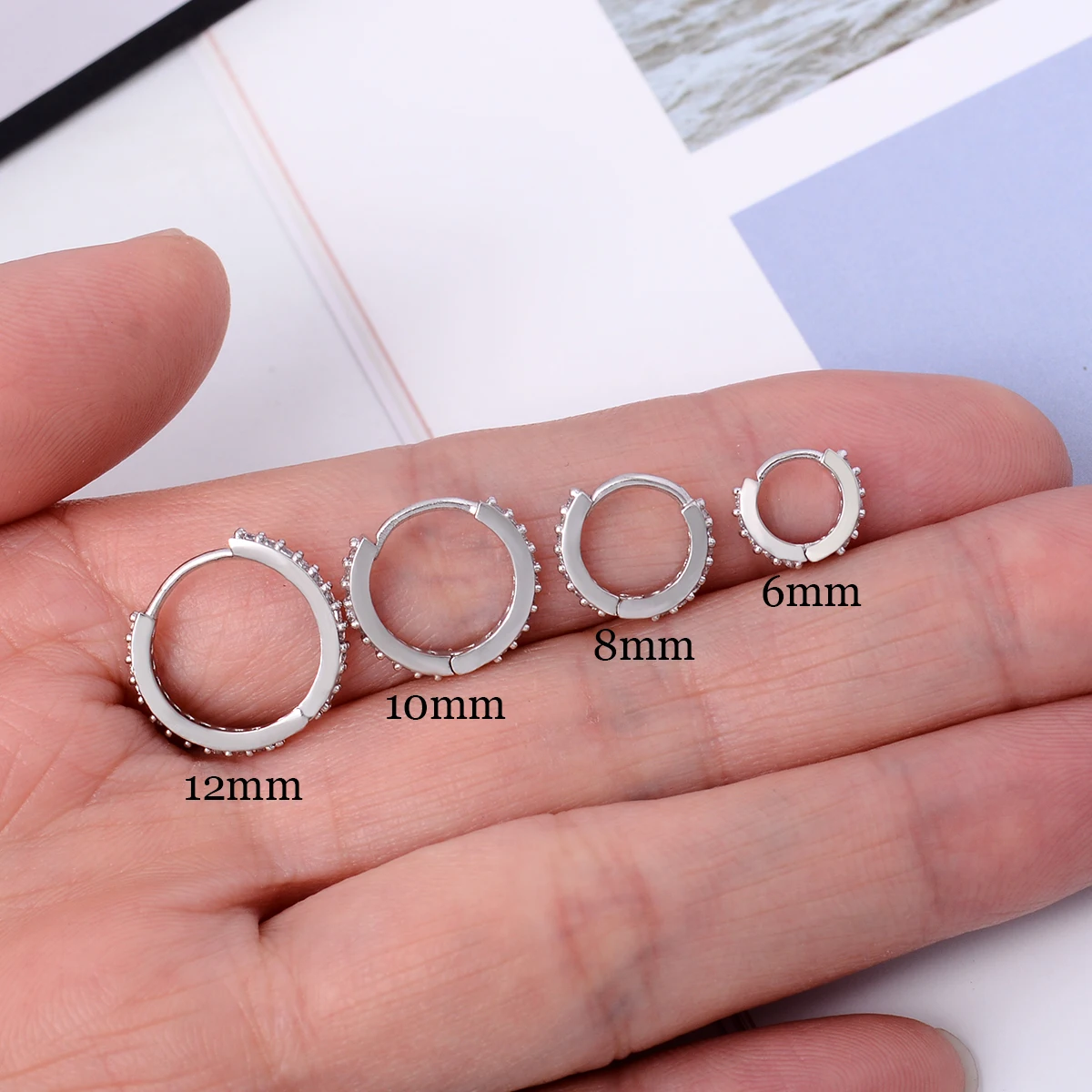 Hoop Earrings 1 Piece Exquisite Crystal Zircon Tiny Circle for Women Rainbow Cartilage Helix Tragus Earring Stud Body Piercing