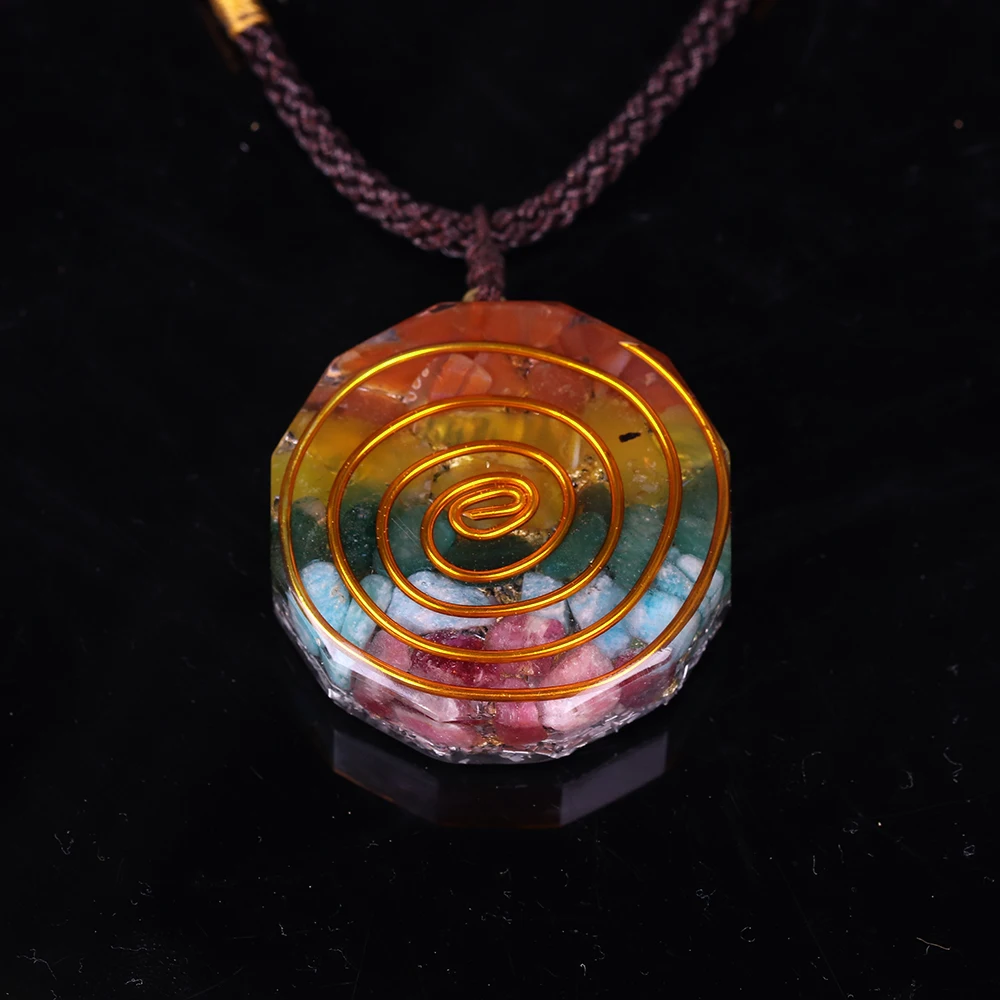 Чакра Orgone кулон ожерелье Энергия Исцеление кристаллов чипы обрушенные камни смешанные Orgonite смолы ожерелье