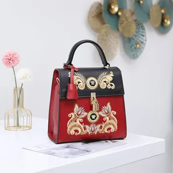 

2020 Explosive Fashion Embroidery Hot Rhinestone Women's Hand-Held Messenger Big Brand Bag