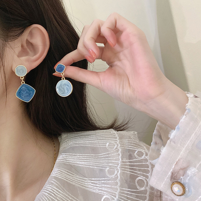 Love Flower Heart Drop Earrings for Women Vintage Gothic Black Hollow Art Earring Exaggerated Resin Forest Jewelry Gifts