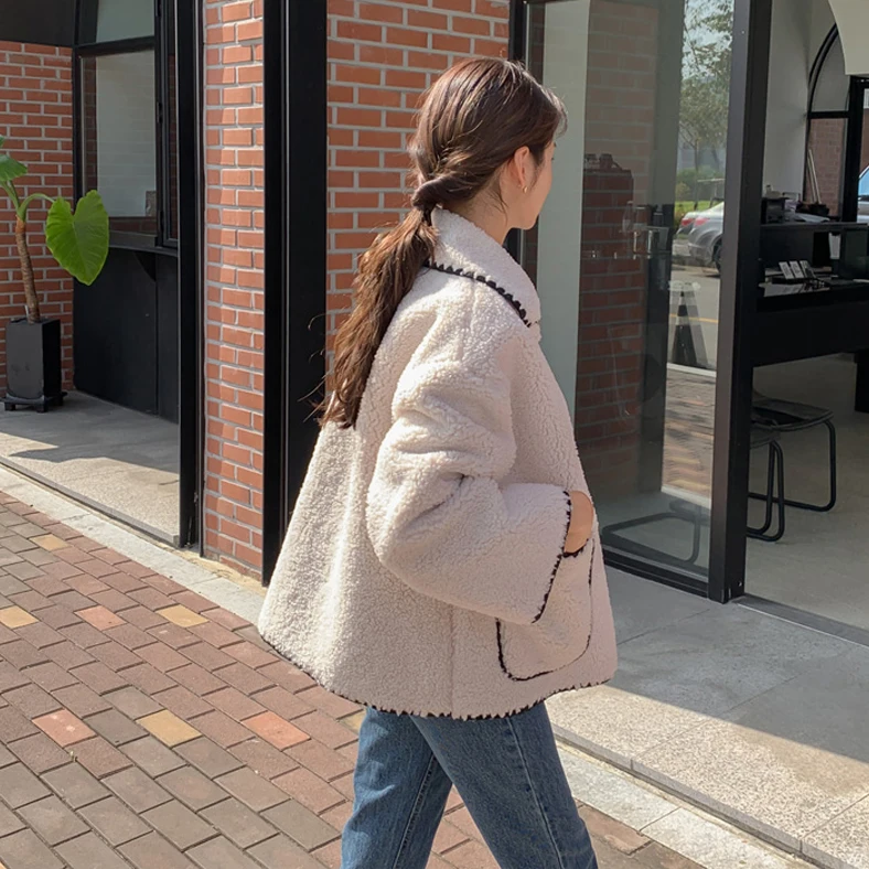Spot winter new South Korea ins retro bit lambs wool warm lamb fur coat lapels